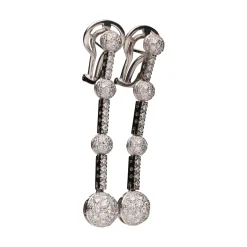 PENDIENTES Pendientes largos en oro blanco y brillantes.