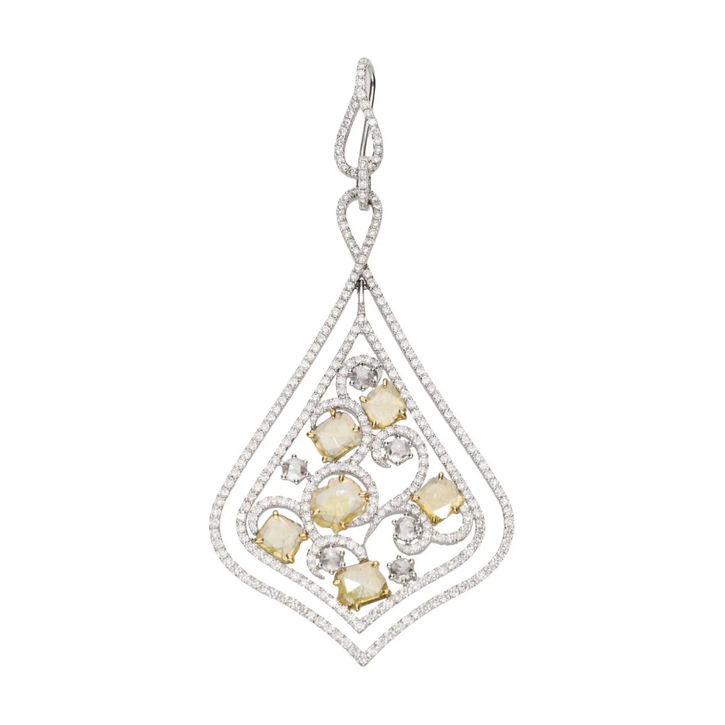 PENDIENTES Pendientes largos en oro blanco con diamantes blancos y amarillos.