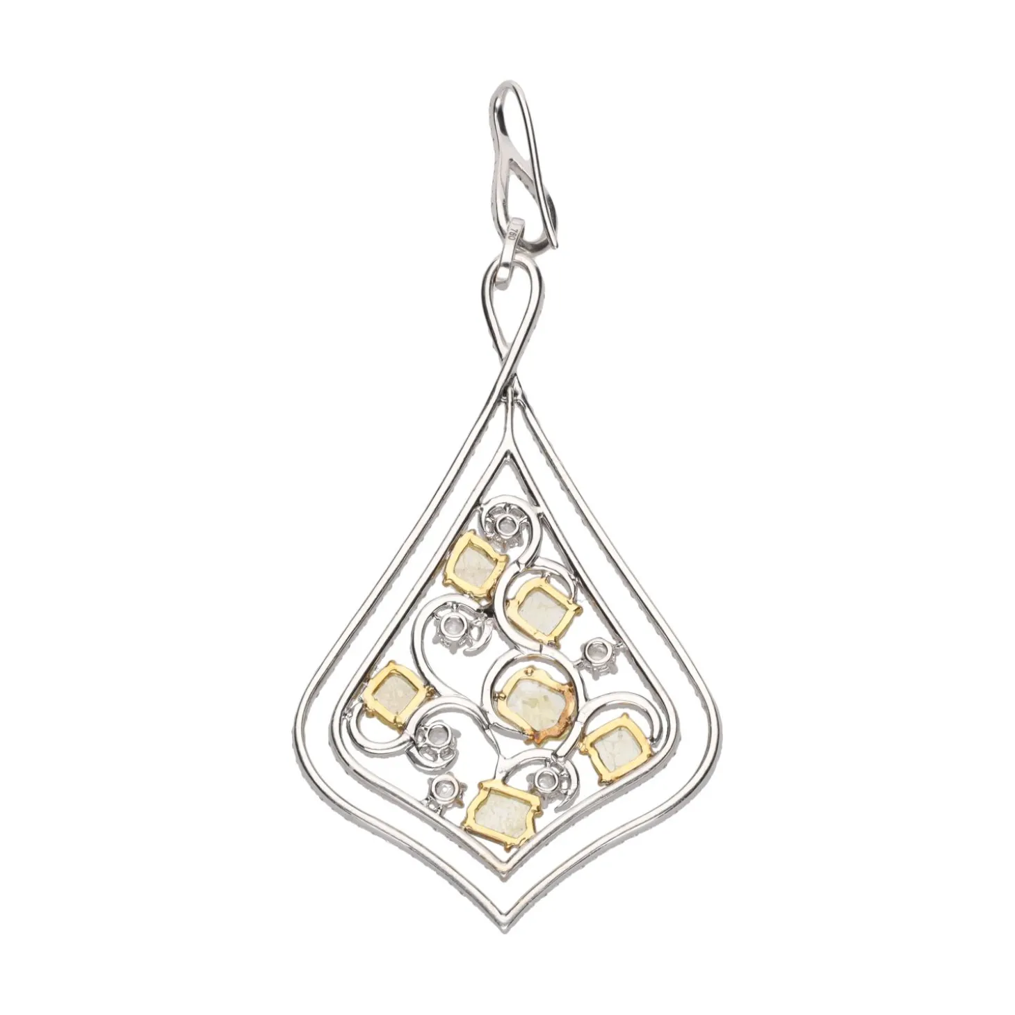 PENDIENTES Pendientes largos en oro blanco con diamantes blancos y amarillos.