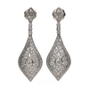 PENDIENTES Pendientes largos en oro blanco y brillantes.
