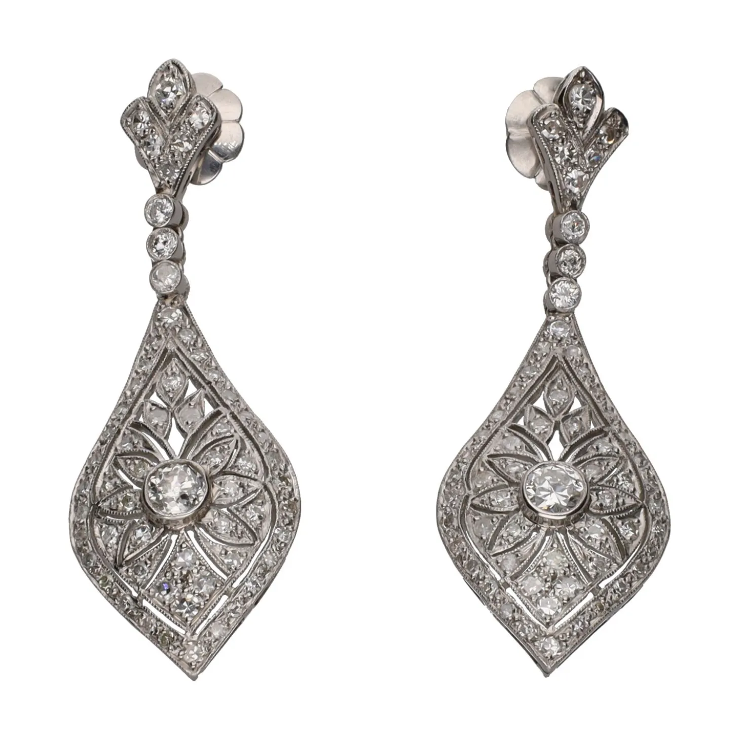 PENDIENTES Pendientes largos en oro blanco y brillantes.
