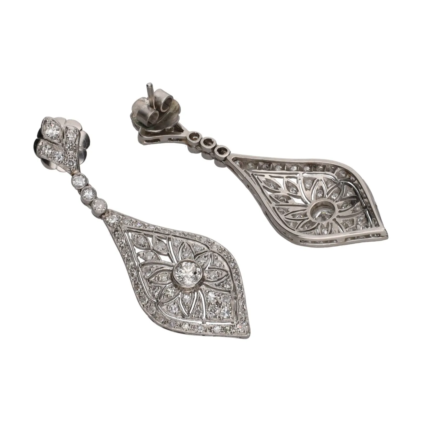 PENDIENTES Pendientes largos en oro blanco y brillantes.