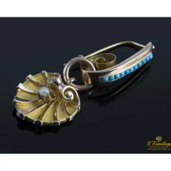 PENDIENTES Pendientes largos vintage con aljofar y turquezas montados en oro amarillo.