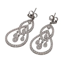 PENDIENTES Pendientes largos en oro blanco con brillantes.
