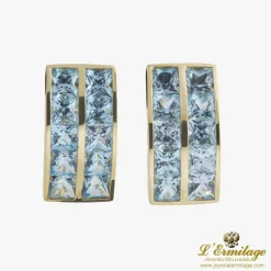 PENDIENTES Pendientes oro amarillo con piedras azules.