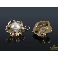 PENDIENTES Pendientes oro amarillo media perla y rubíes.