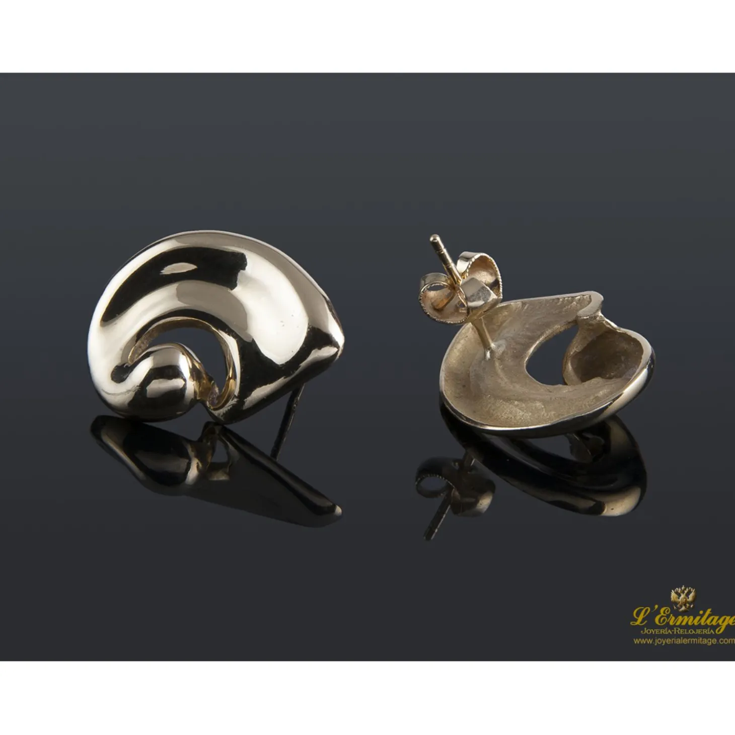 PENDIENTES Pendientes realizados en oro amarillo.