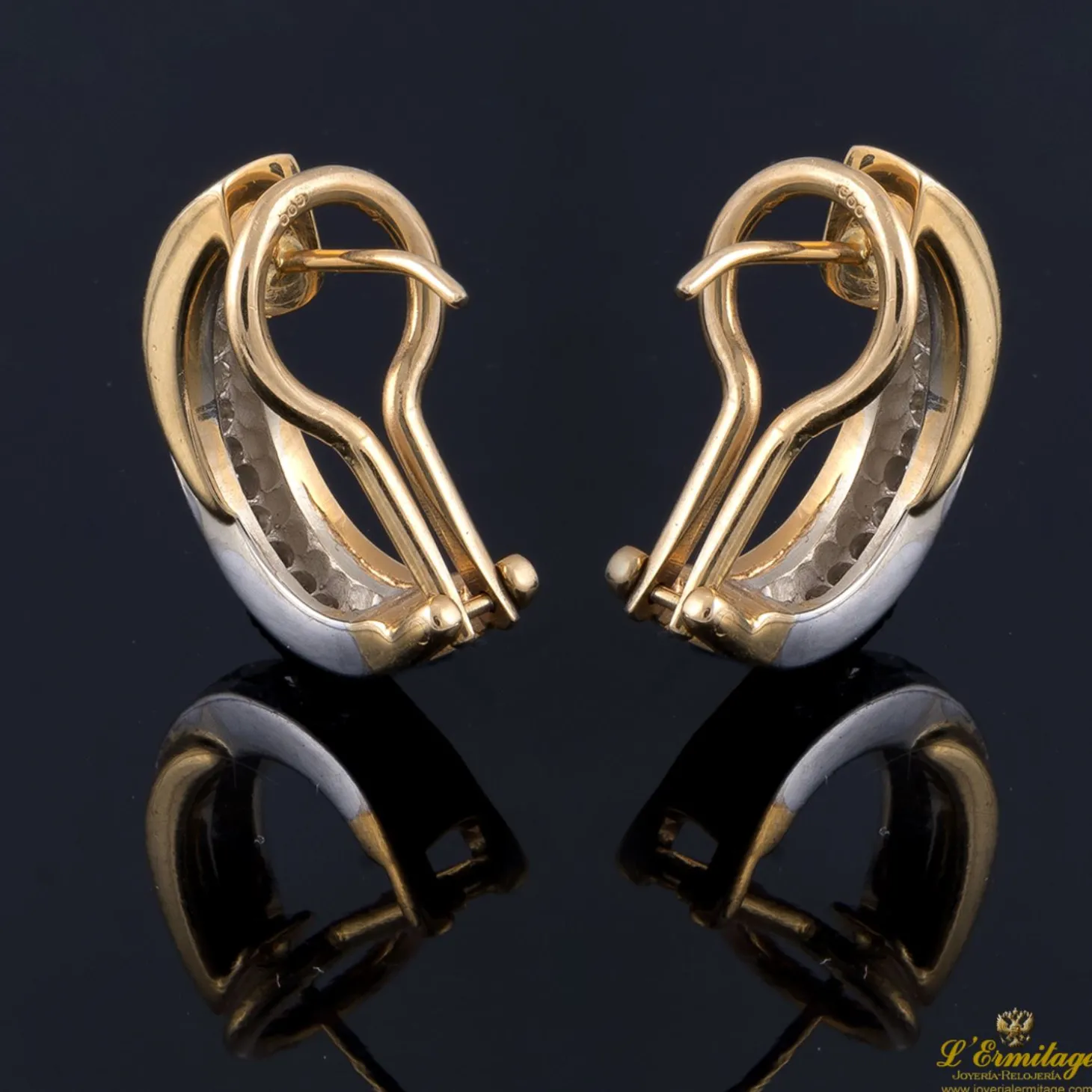PENDIENTES Pendientes realizados en oro blanco y oro amarillo con brillantes.