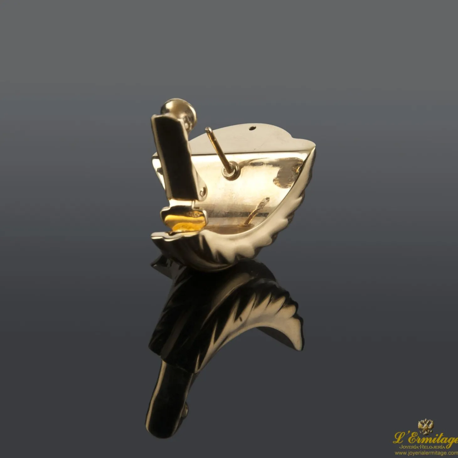 PENDIENTES Pendientes realizados en oro amarillo.