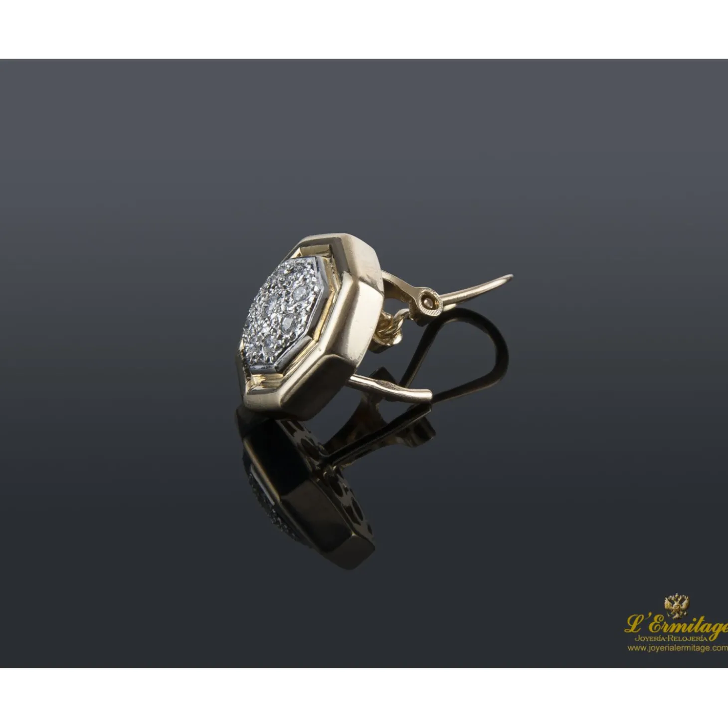 PENDIENTES Pendientes realizados en oro amarillo y brillantes.
