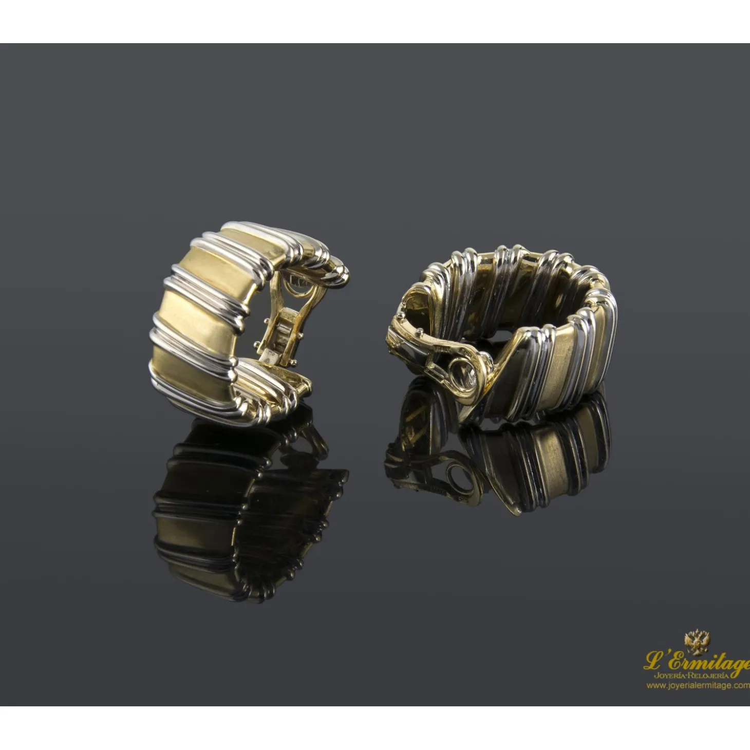PENDIENTES Pendientes realizados en oro amarillo y oro blanco.