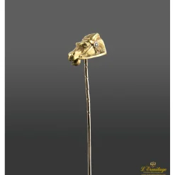 PISACORBATAS Alfiler de corbata realizado en oro amarillo y brillante.