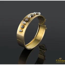 PULSERAS Pulsera antigua rígida oro amarillo perlas y diamantes.