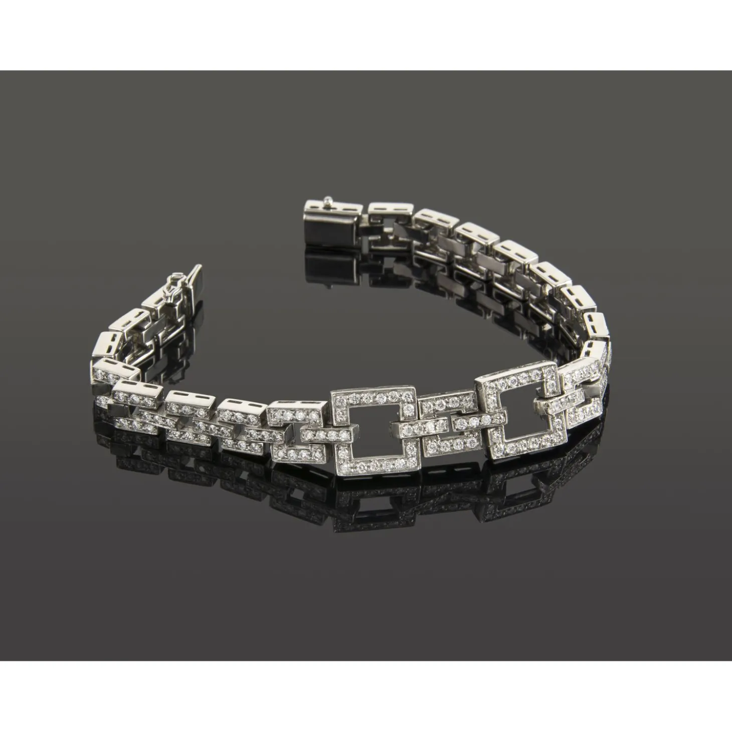 PULSERAS Pulsera art-deco en oro blanco y diamantes.