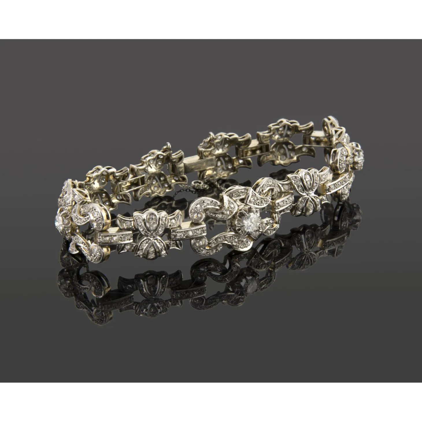 PULSERAS Pulsera art-deco oro blanco y diamantes.
