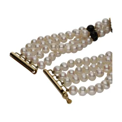 PULSERAS Pulsera de cuatro filas de perlas y ónix en oro amarillo.