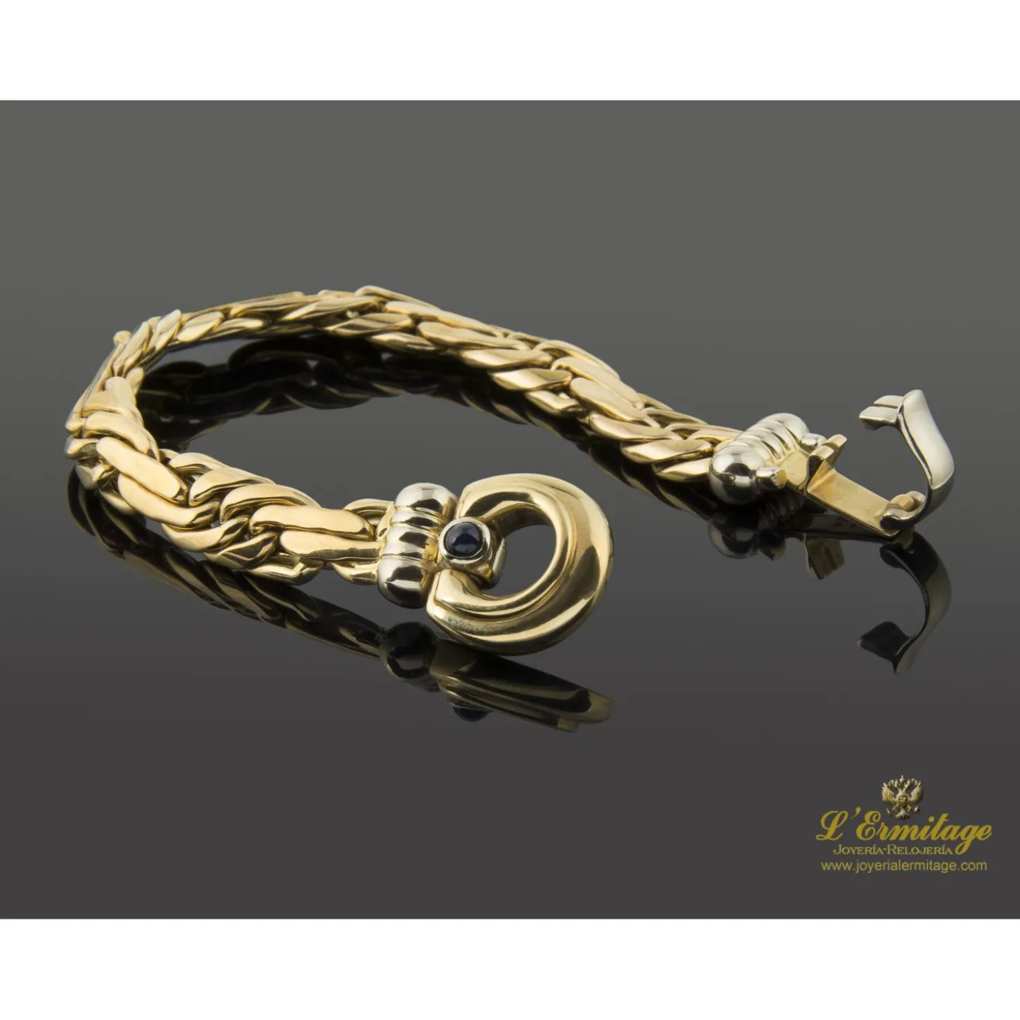 PULSERAS Pulsera en oro amarillo y un zafiro.