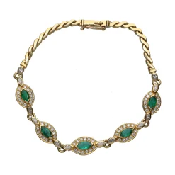 PULSERAS Pulsera en oro amarillo con esmeraldas y brillantes.