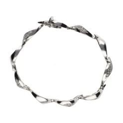 PULSERAS Pulsera en oro blanco con brillantes.