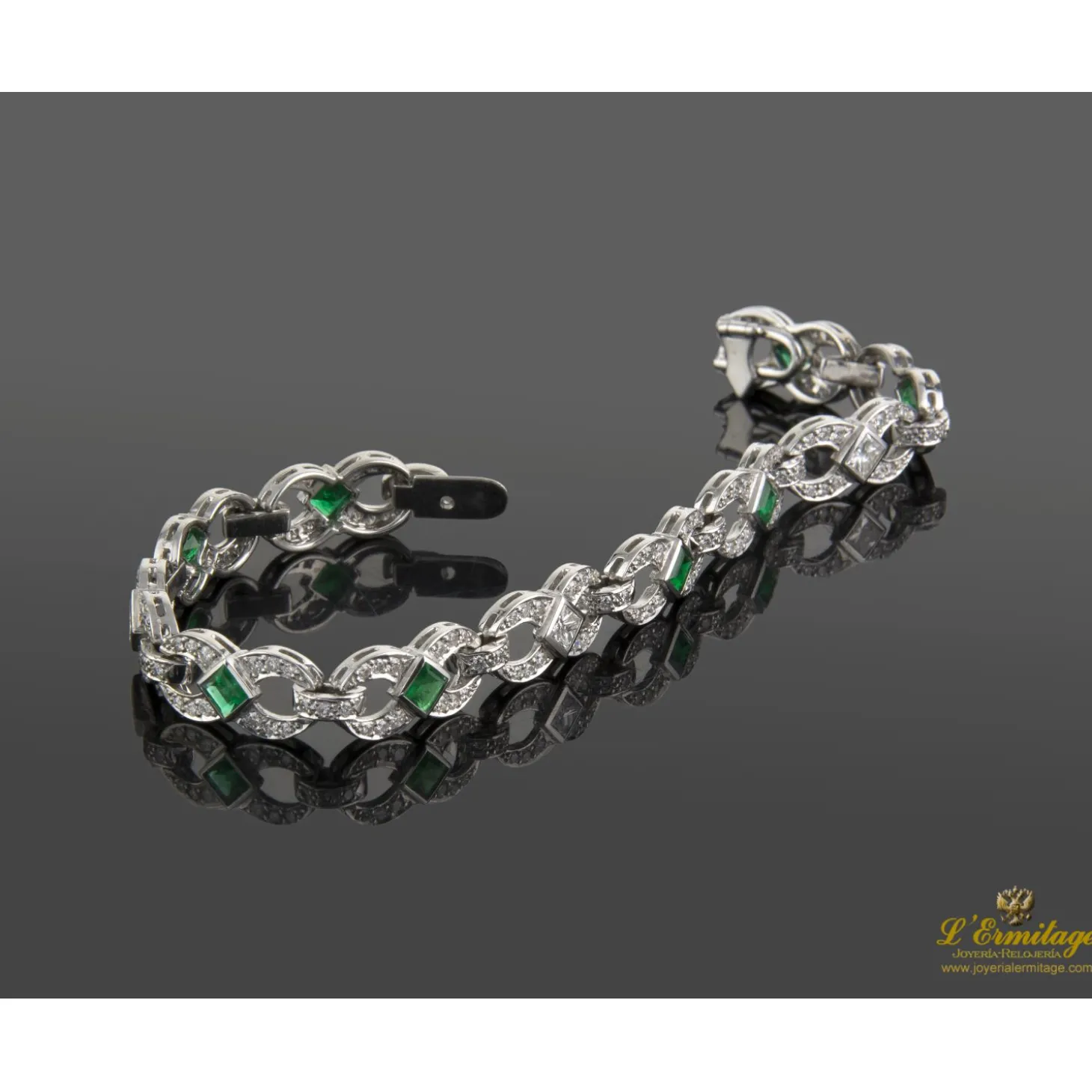 PULSERAS Pulsera oro blanco esmeraldas y diamantes.