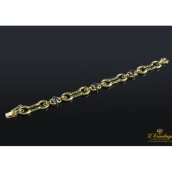 PULSERAS Pulsera realizada en oro amarillo. Presenta zafiros naturales.