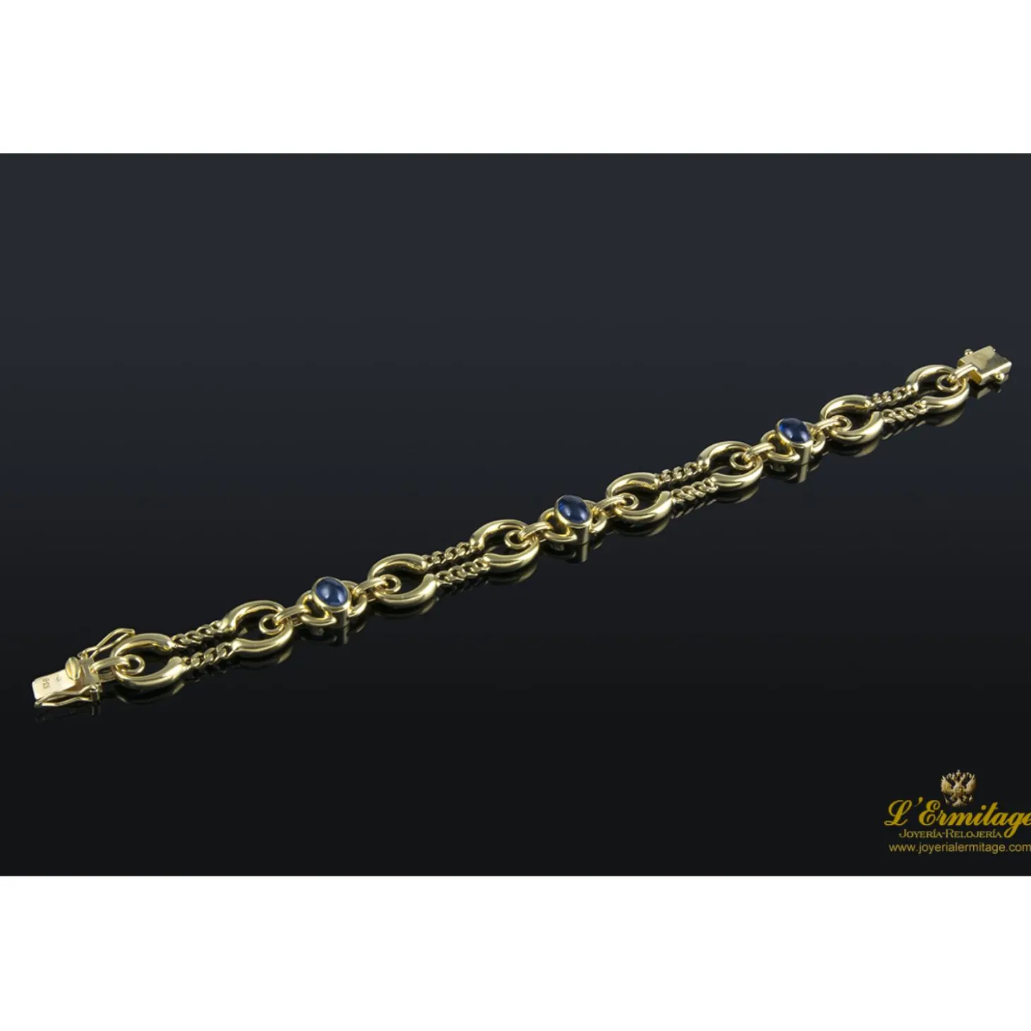 PULSERAS Pulsera realizada en oro amarillo. Presenta zafiros naturales.