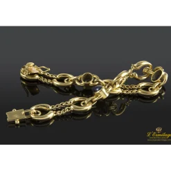 PULSERAS Pulsera realizada en oro amarillo. Presenta zafiros naturales.
