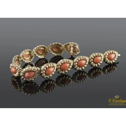 PULSERAS Pulsera realizada en oro amarillo y coral.
