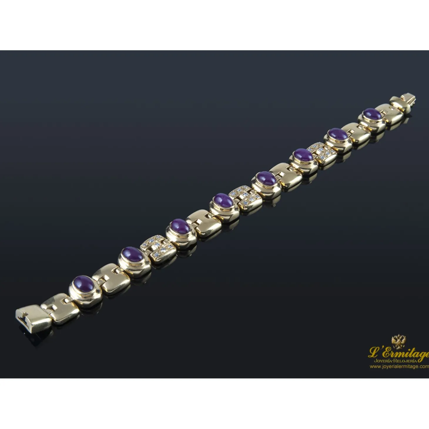PULSERAS Pulsera realizada en oro amarillo. Presenta rubíes y brillantes.