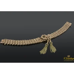 PULSERAS Pulsera realizada en oro rosa y oro amarillo con forma de cuatro trenzas en fila con un nudo y flecos.