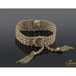PULSERAS Pulsera realizada en oro rosa y oro amarillo con forma de cuatro trenzas en fila con un nudo y flecos.