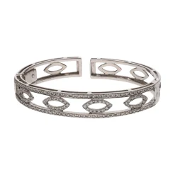 PULSERAS Pulsera rígida en oro blanco con brillantes.