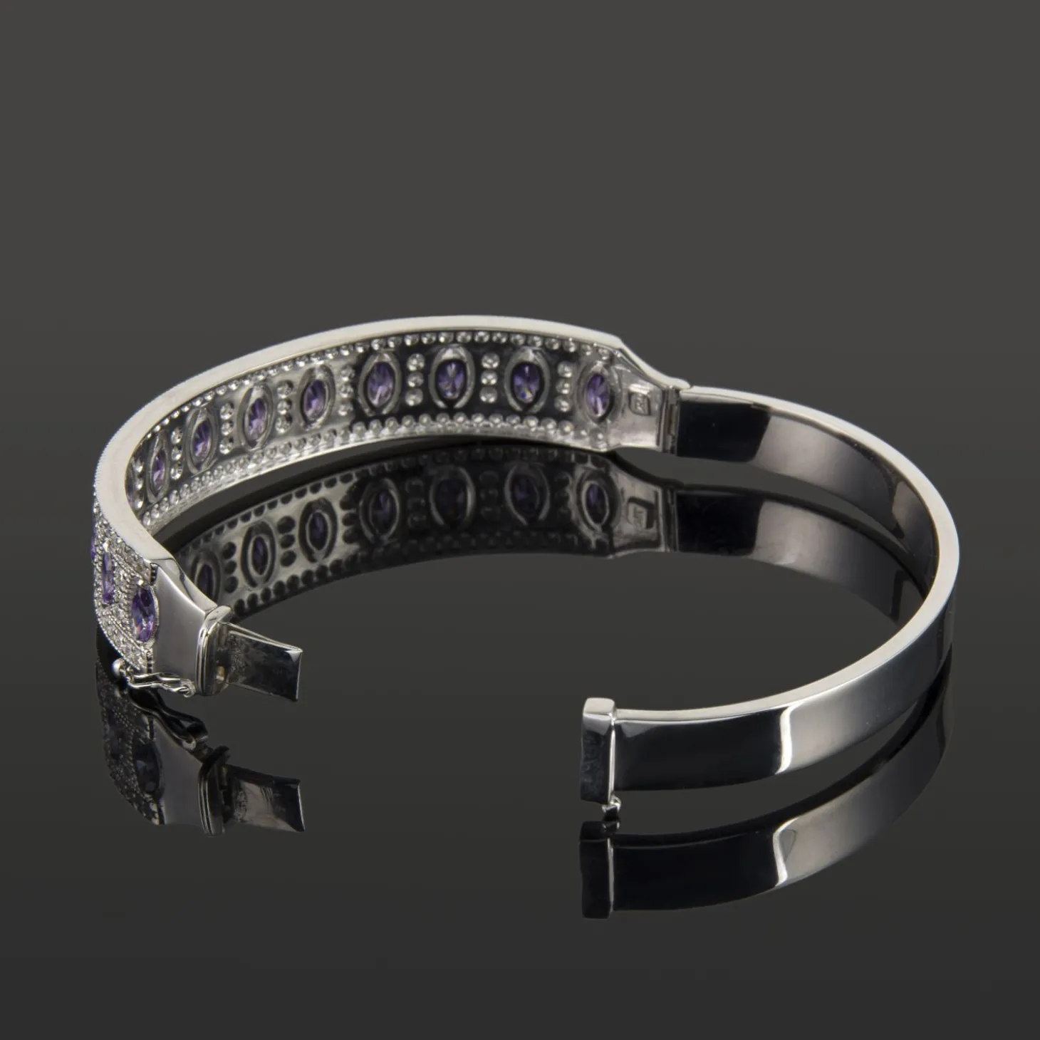 PULSERAS Pulsera rígida oro blanco amatistas y diamantes
