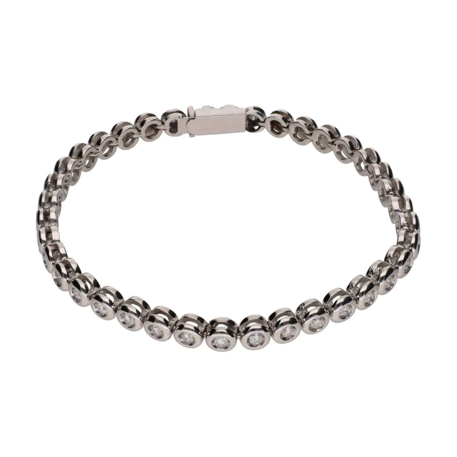 PULSERAS Pulsera riviere en oro blanco con brillantes en chatón.