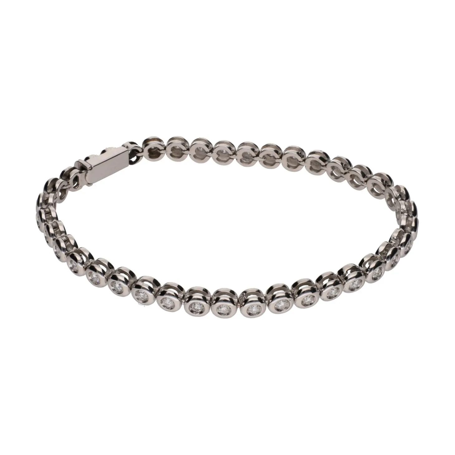 PULSERAS Pulsera riviere en oro blanco con brillantes en chatón.