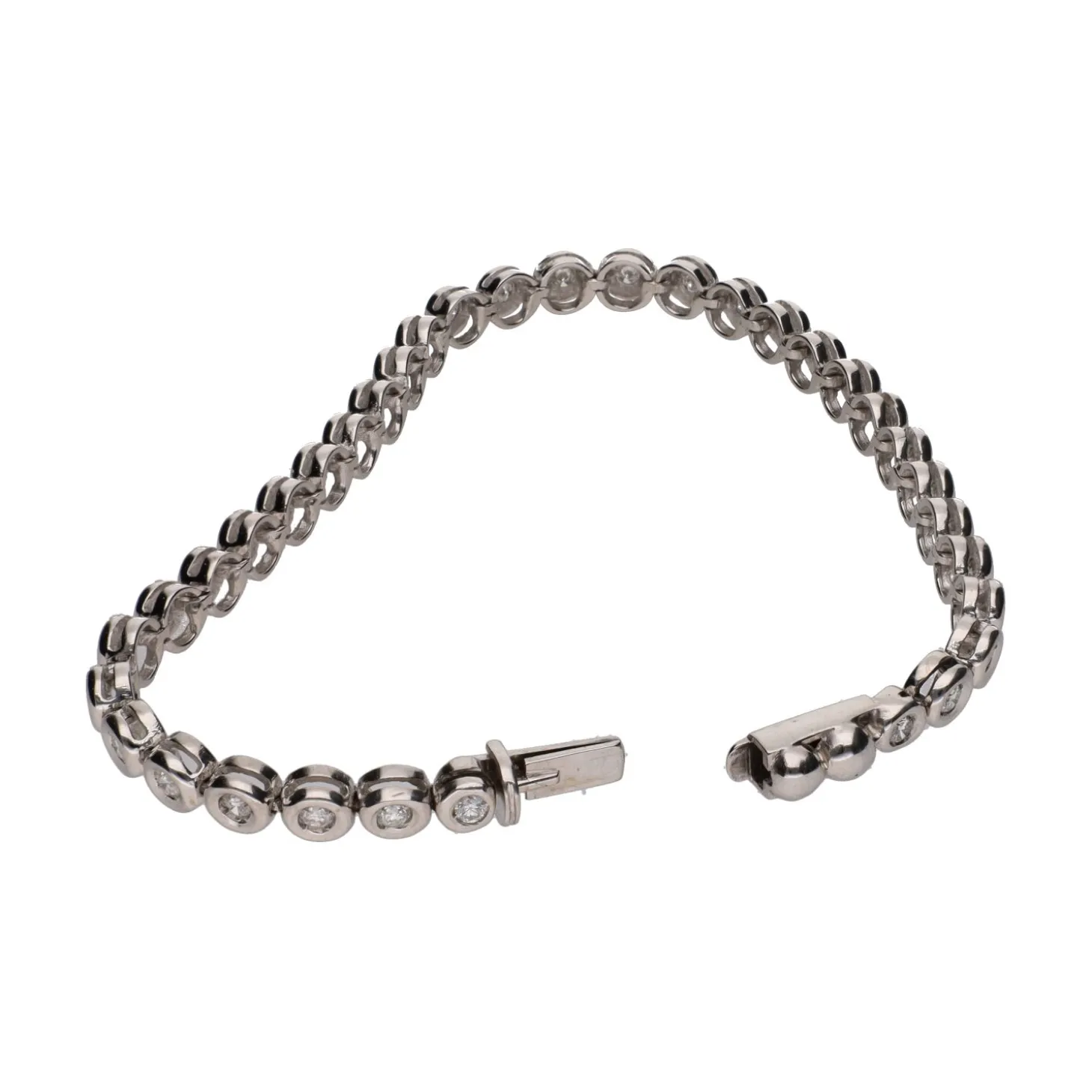 PULSERAS Pulsera riviere en oro blanco con brillantes en chatón.