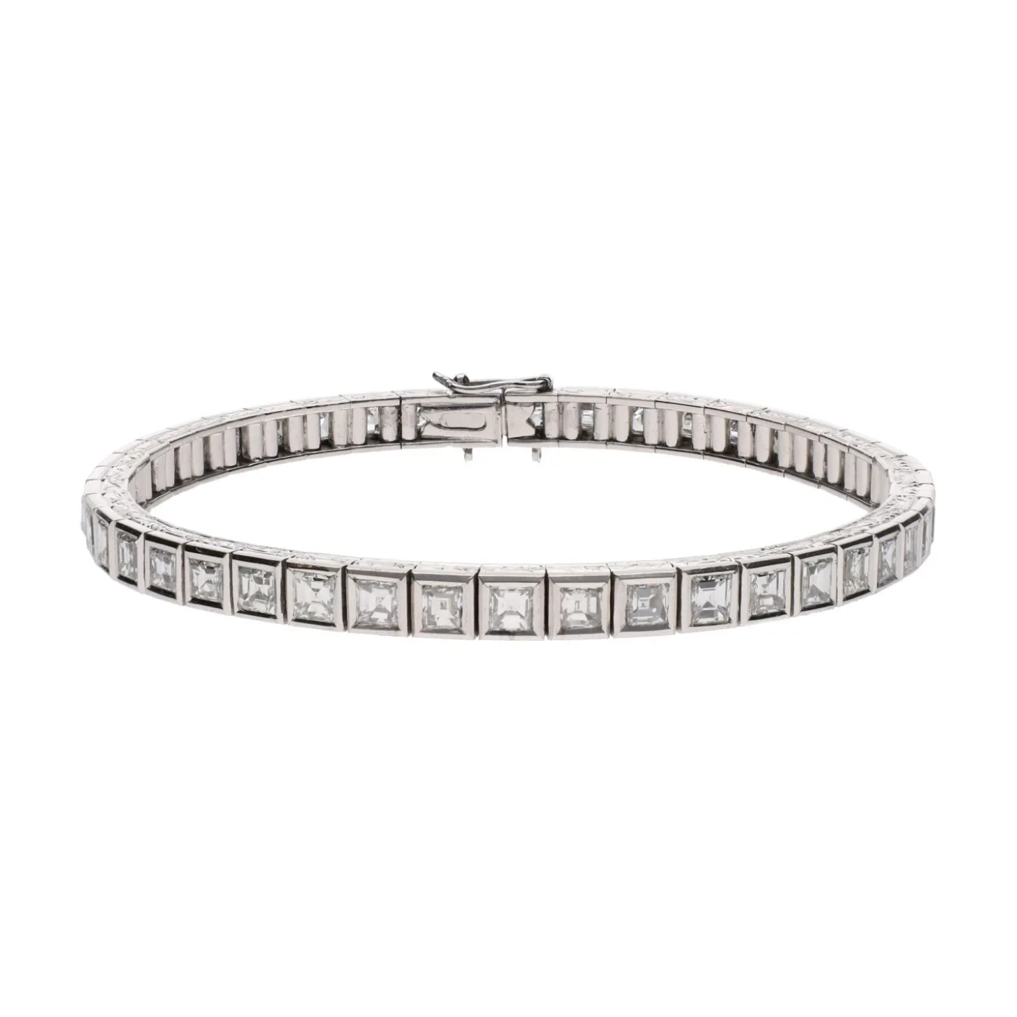 PULSERAS Pulsera riviere en oro blanco y diamantes naturales.