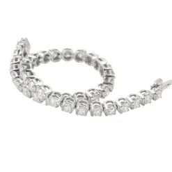 PULSERAS Pulsera riviere en oro blanco con brillantes.