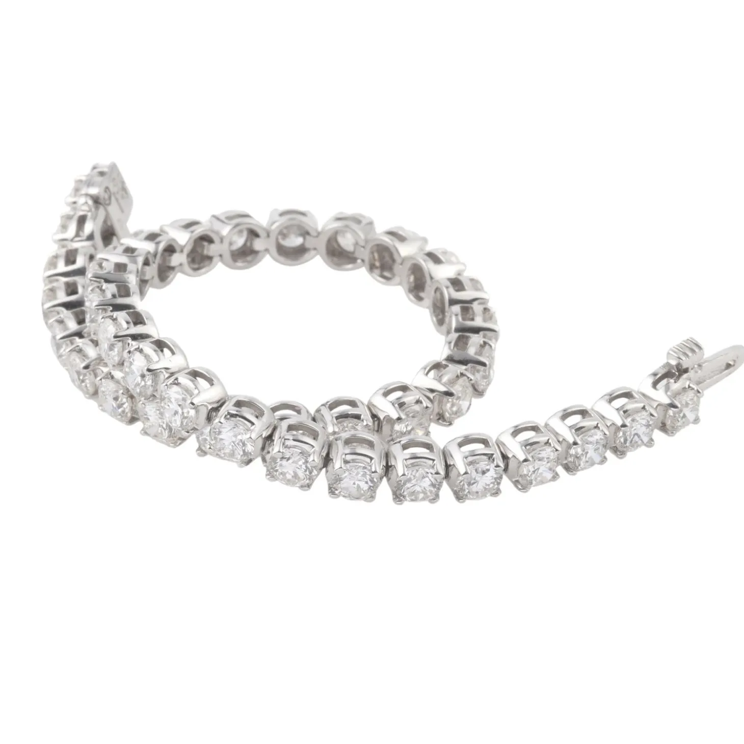 PULSERAS Pulsera riviere en oro blanco con brillantes.