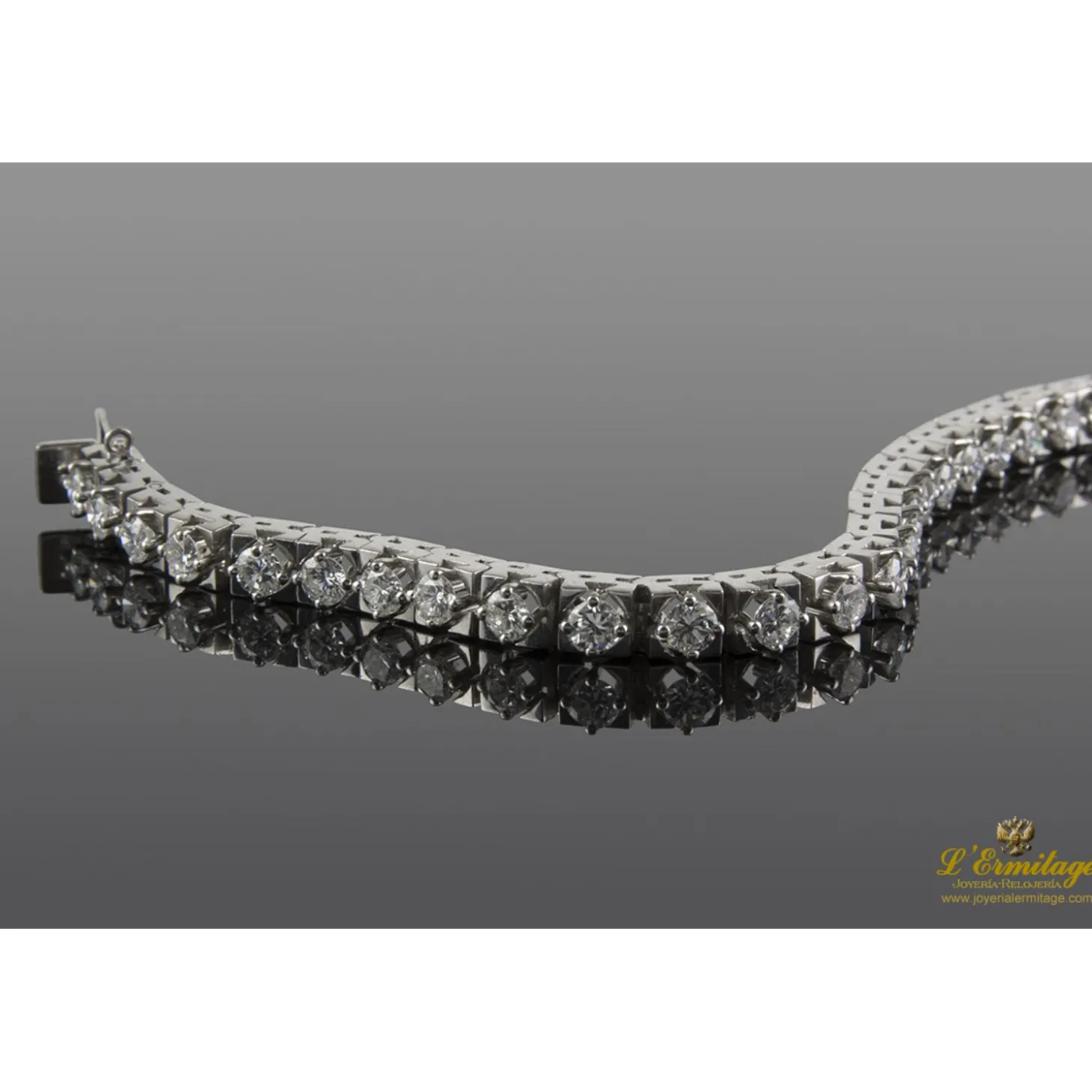 PULSERAS Pulsera riviere oro blanco y diamantes.