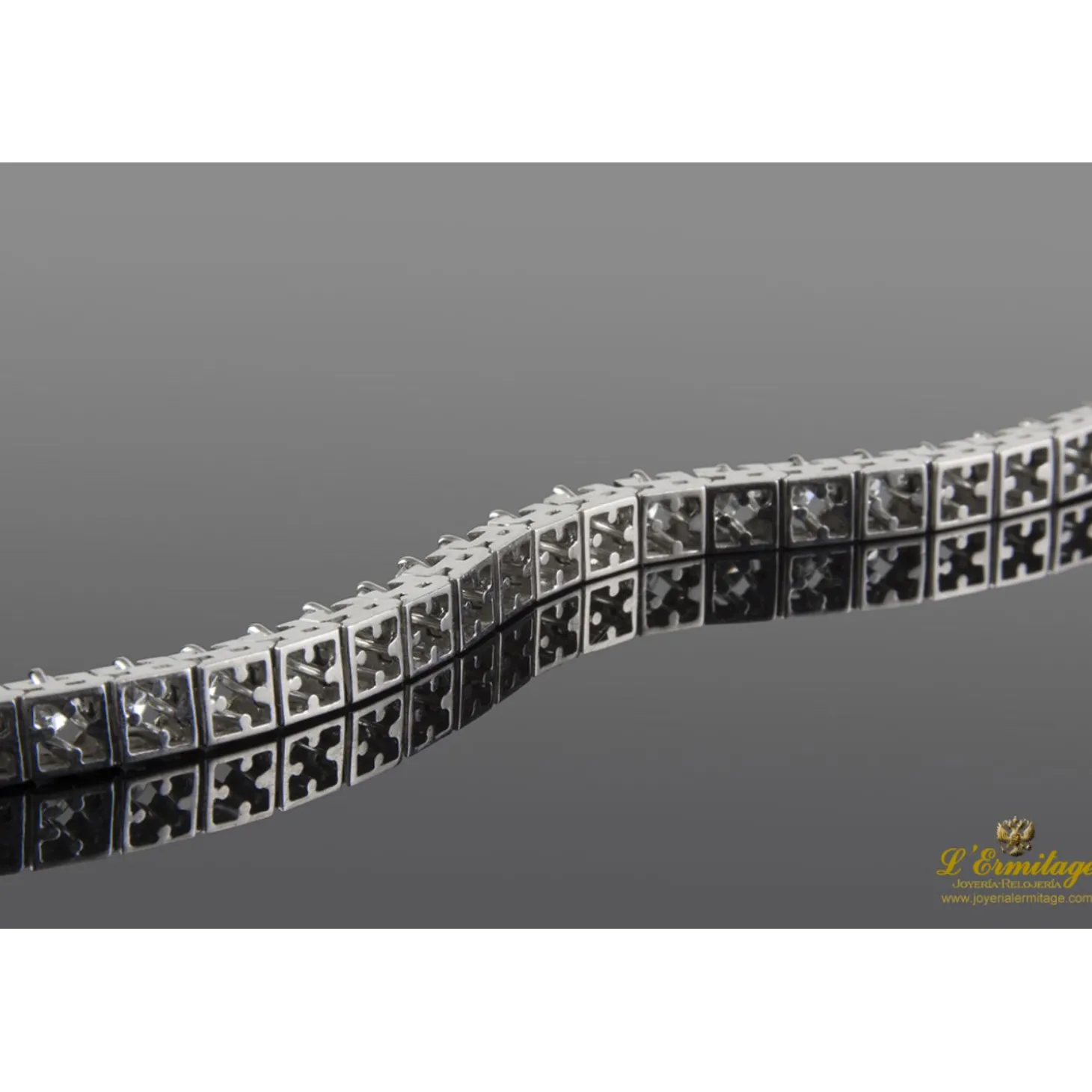 PULSERAS Pulsera riviere oro blanco y diamantes.