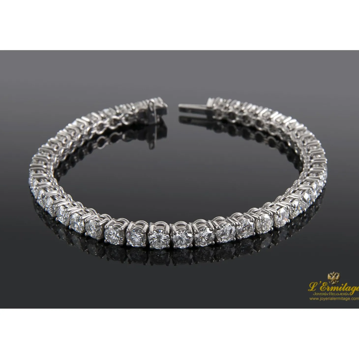 PULSERAS Pulsera riviere oro blanco y diamantes.