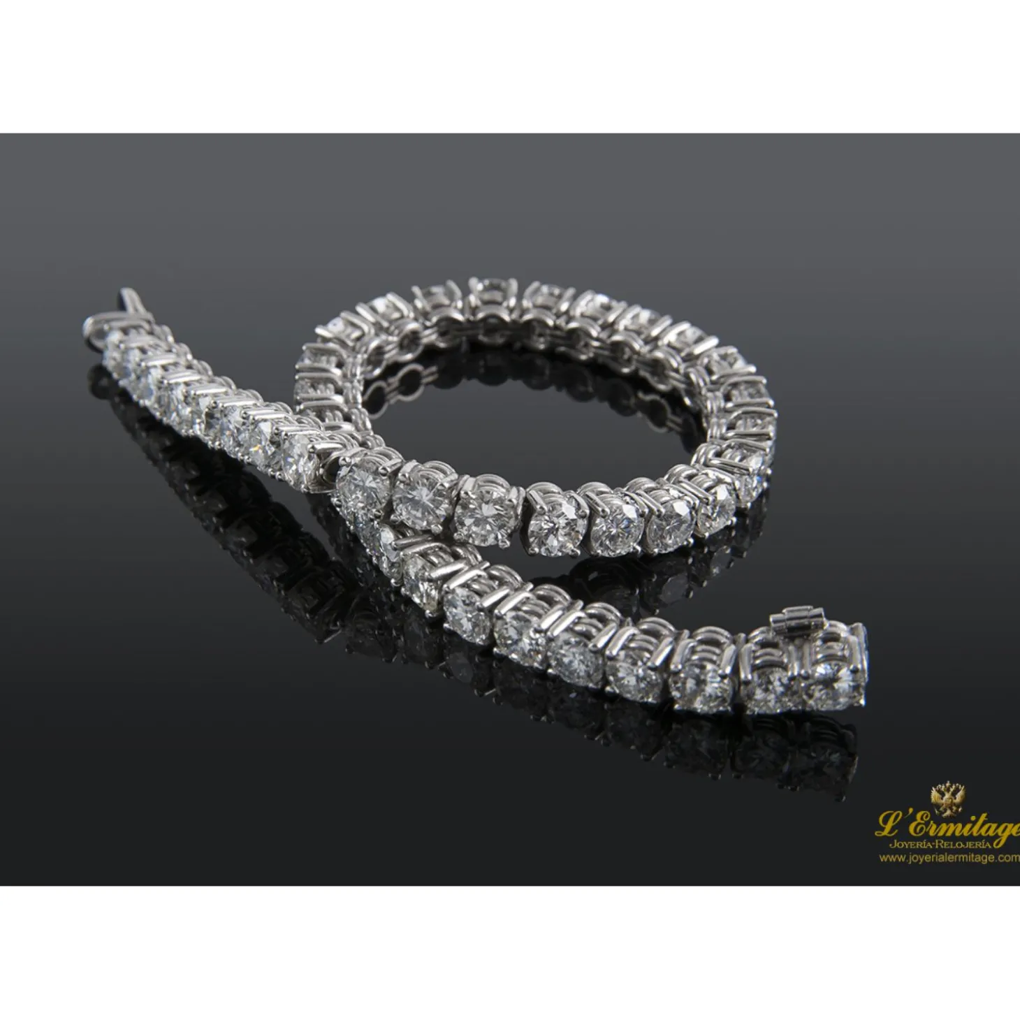 PULSERAS Pulsera riviere oro blanco y diamantes.